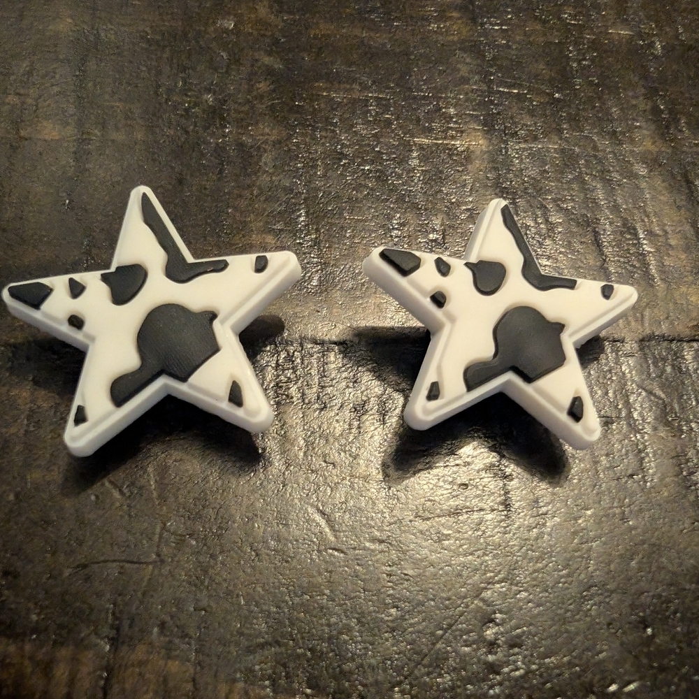 🎀$5  CROCS Charms Black and White Star Cow print